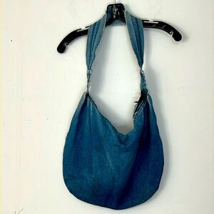 🌞 Blue denim zip up distressed hobo bag large spacious floral lined inside